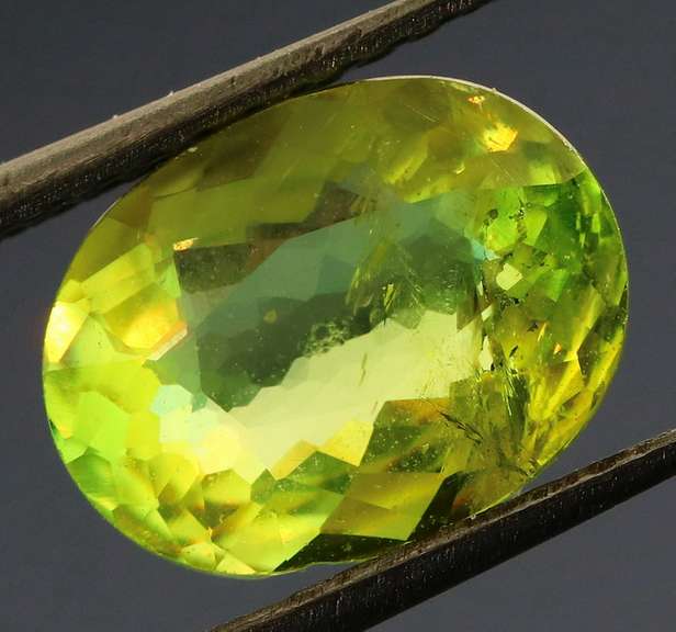 Gorgeous 1.50ct color shifting Sphene