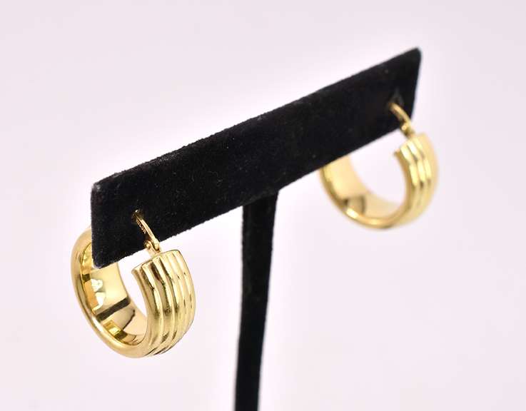 Classic Hoop Style Earrings in 18K Yellow Gold