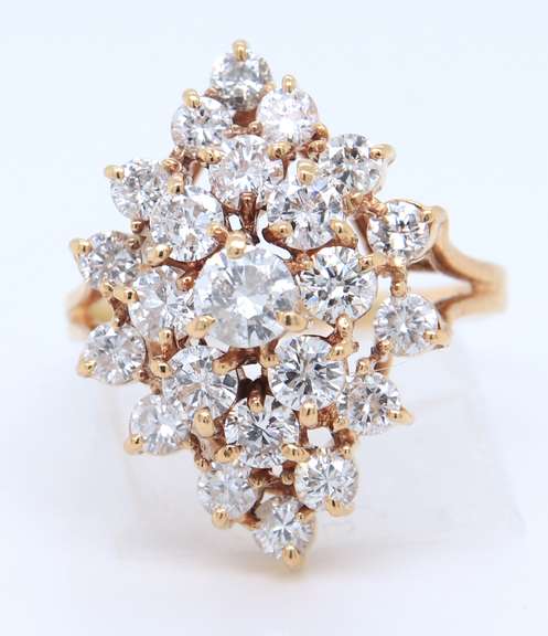 Lovely Yellow Gold 2ctw Diamond Cluster Ring