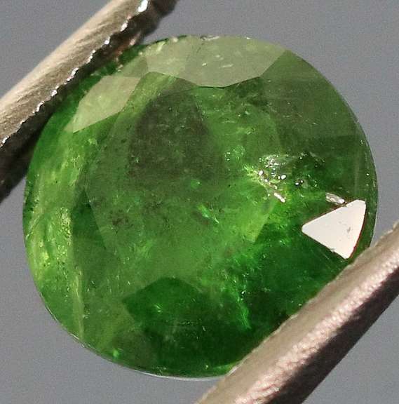 Rich emerald green 1.91ct Tsavorite Garnet solitaire