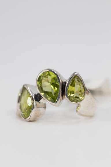 .925 Sterling Silver Ring Peridot Gemstone Ring Size 7