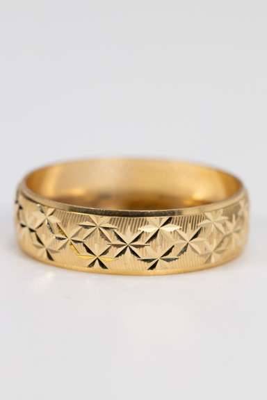 10k Gold 6mm Diamond Cut Design Wedding Band Size 9.75