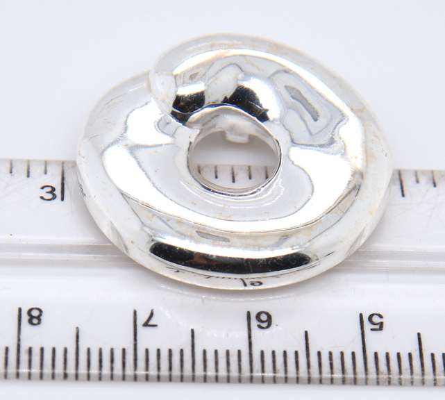 Vintage 925 Sterling Silver Round Pendant