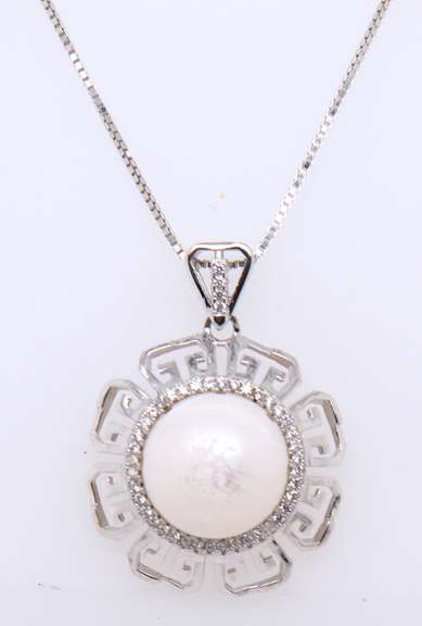 925 Sterling Silver Pearl Pendant on Box Chain