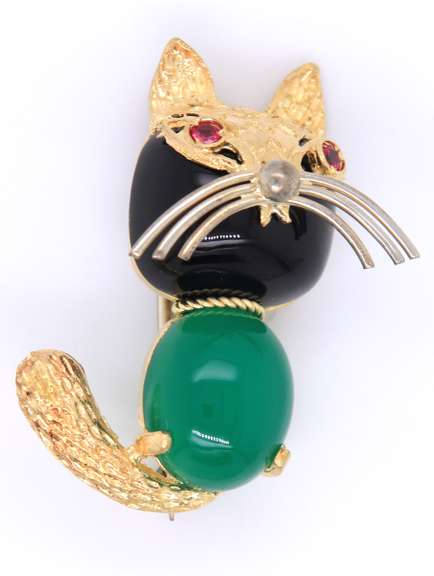 Great 18kt Yellow Gold Signed Black and Green Onyx Cat Pin