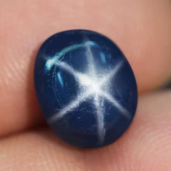 Stunning 7.75ct royal blue Star Sapphire