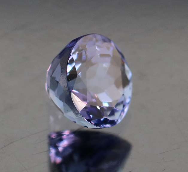 Eye catching 1.35ct blue violet Tanzanite solitaire
