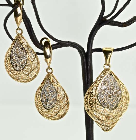 Lacy 18K Filligree Earring and Pendant Suite