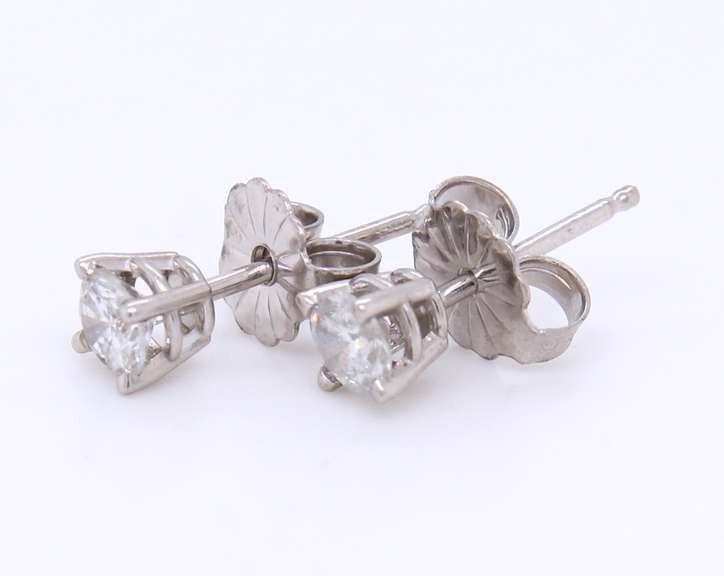 Elegant White Gold Round Brilliant Cut Diamond Stud Earrings