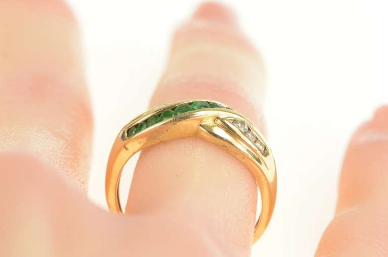 14K Yellow Gold Emerald Diamond Wavy Criss Cross X Band Ring