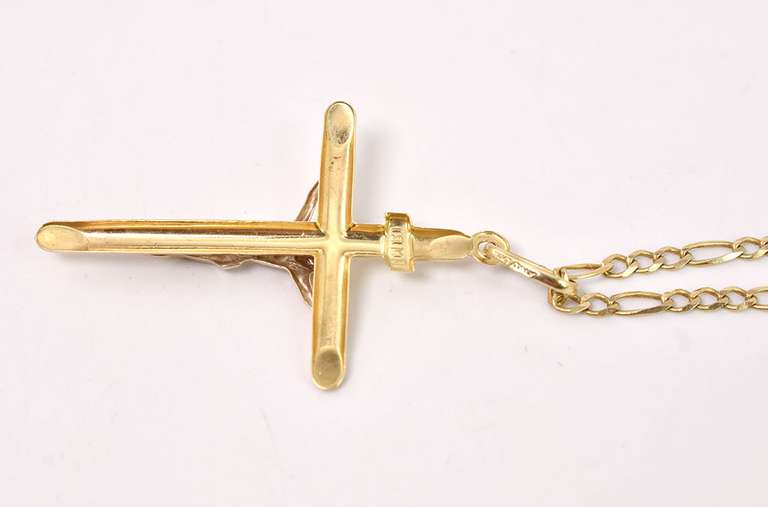 Captivating Cross Pendant Necklace in 14K Yellow Gold