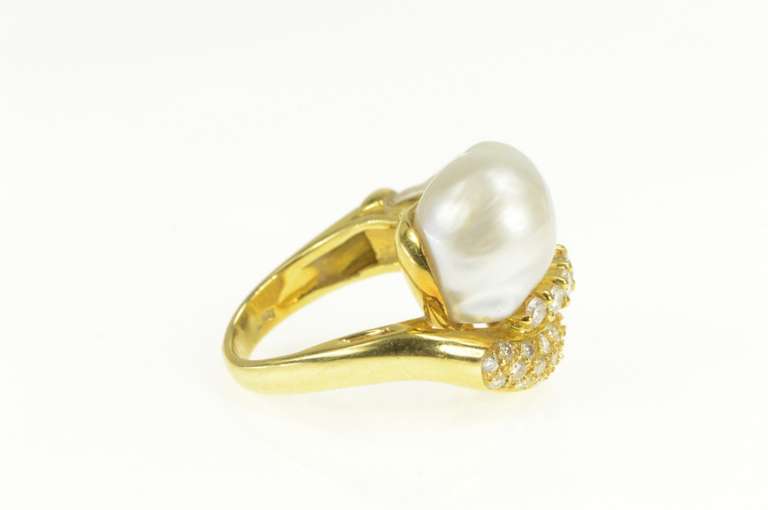 18K Yellow Gold 1.60 Ctw Pave Diamond Baroque Pearl Ring