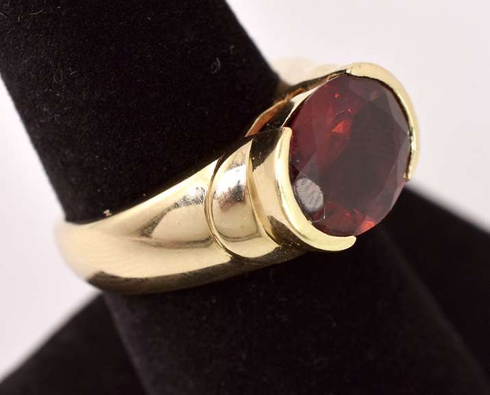 Tastful Large Garnet Ring in Yellow Gold