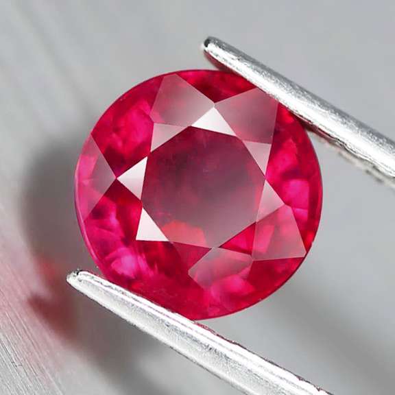Stunning pinkish red 2.24ct Ruby solitaire