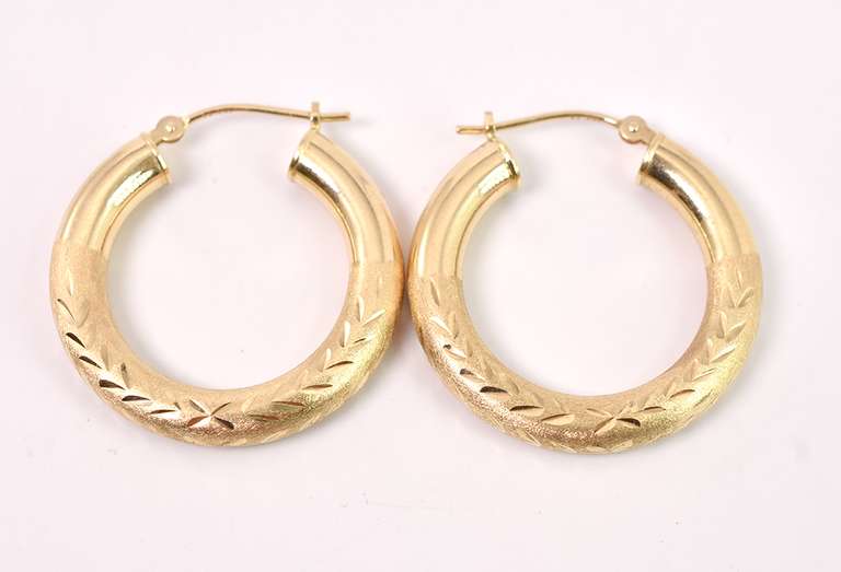 Classic Etched Hoop Earrings in 14K Yellow Gold