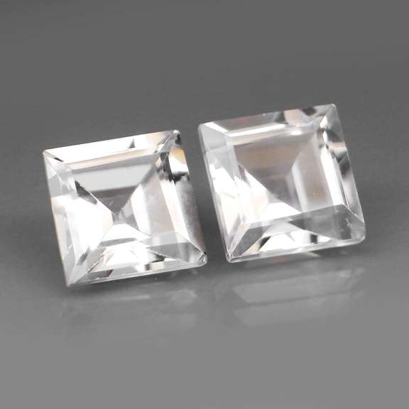 Excellent 6.65ct UNHEATED diamond white Topaz set