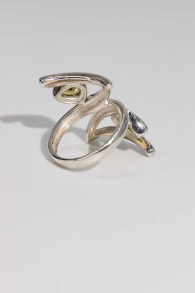 .925 Sterling Silver Peridot Natural Gem Stone Ring Size 9