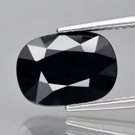 Gorgeous 3.94ct HEATED ONLY midnight blue Sapphire