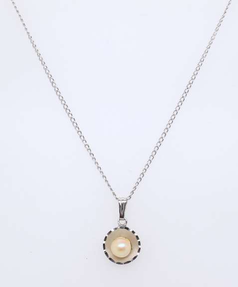 Vintage 925 Sterling Silver Pearl Pendant on Chain
