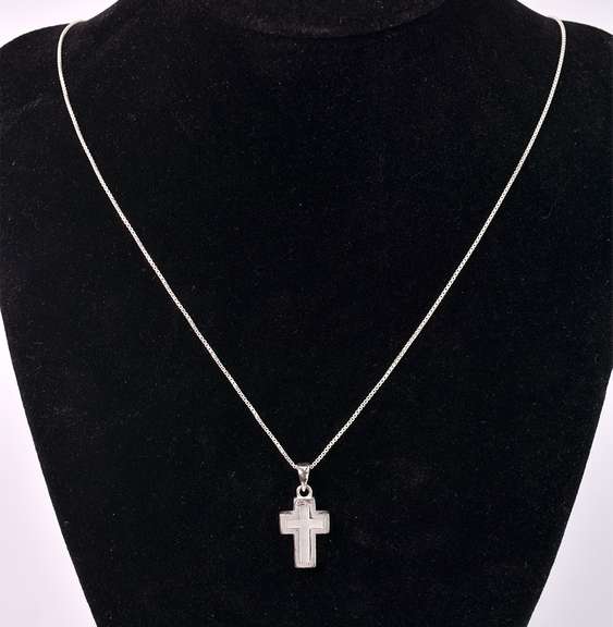 Elegant Sterling Silver Cross & Chain