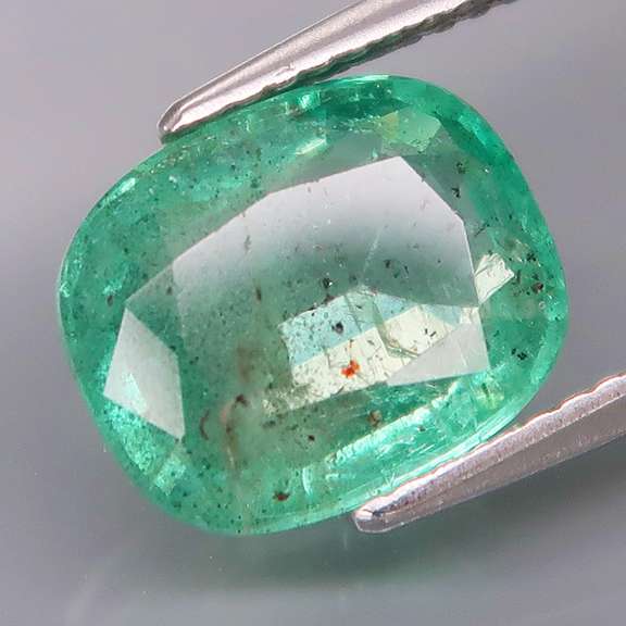 Fantastic color! 3.10ct vibrant green Colombian Emerald