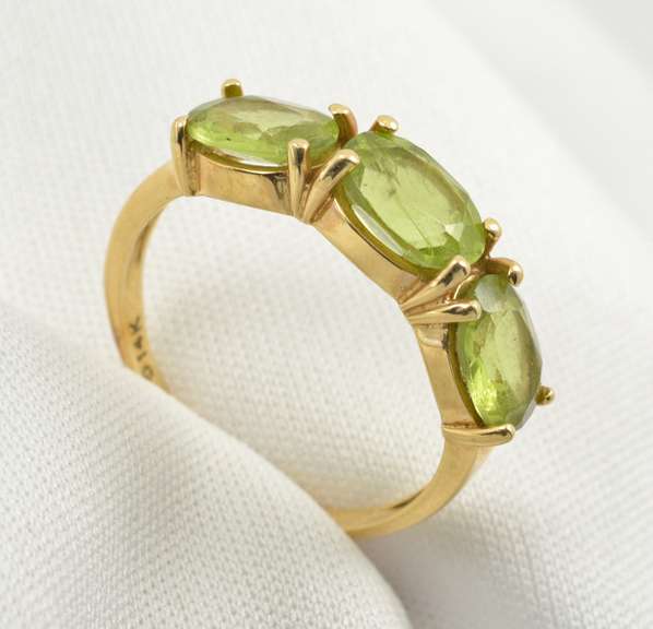 Tasteful Peridot Ring