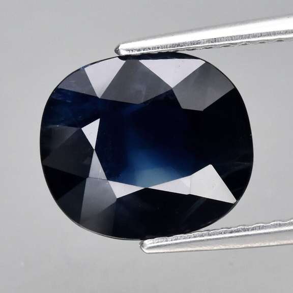 Silky! 3.51ct HEATED ONLY dark blue Sapphire