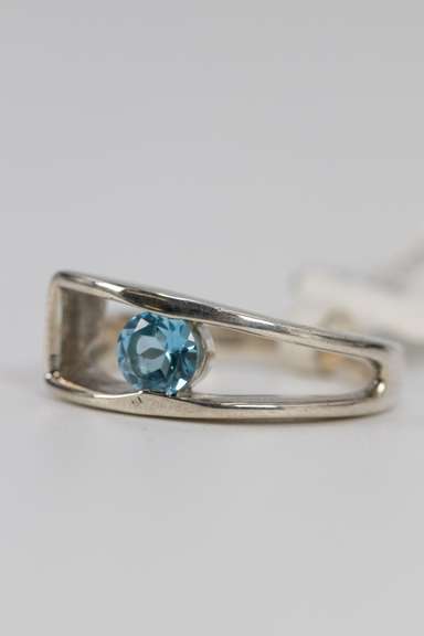 .925 Sterling Silver Ring Blue Topaz Gemstone Ring Size 9