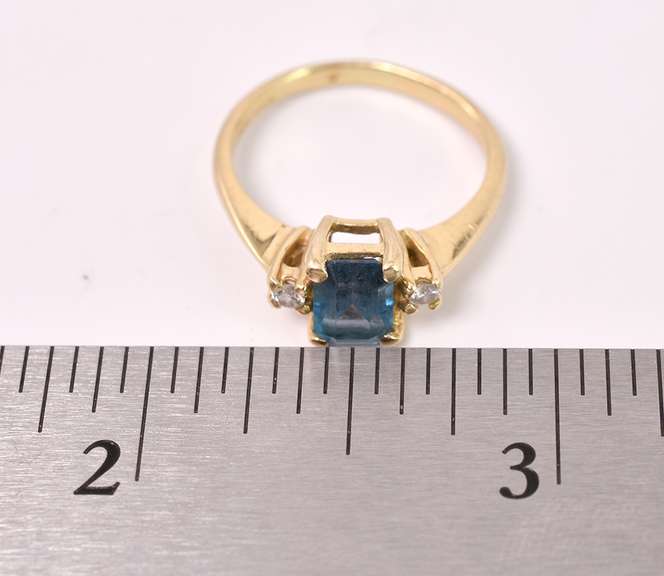 Elegant Blue Topaz and Diamond Ring in 14K Yellow Gold