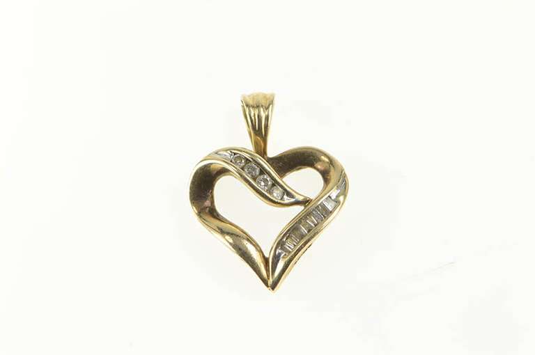 10K Yellow Gold 0.15 Ctw Classic Curvy Wavy Heart Love Pendant