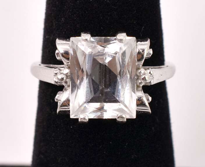 Wonderful White Gemstone Ring in White Gold