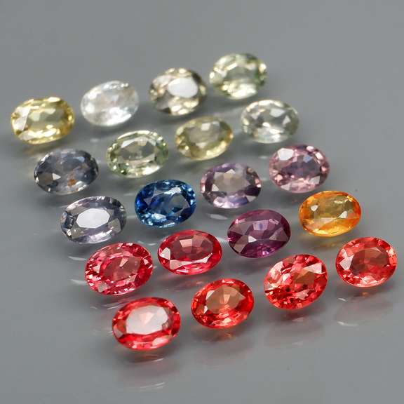 Glittering 20 piece 4.01ct fancy color Sapphire set