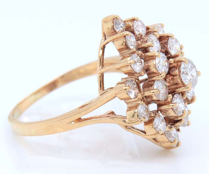 Lovely Yellow Gold 2ctw Diamond Cluster Ring