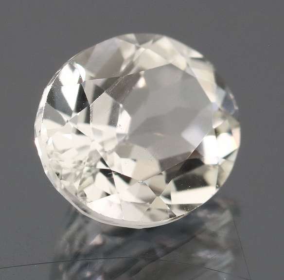 Superb 5.86ct diamond white Topaz