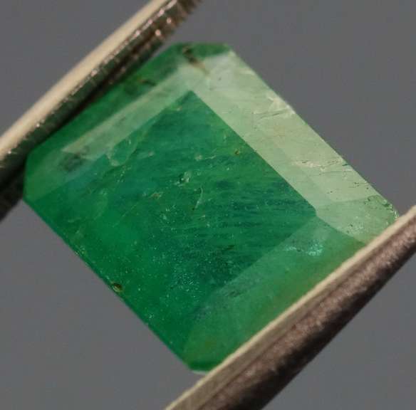 Top green! UNHEATED! 2.82ct Colombian Emerald