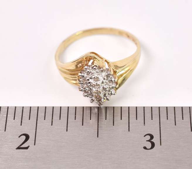 Precious Cluster Diamond Ring in Yellow Gold