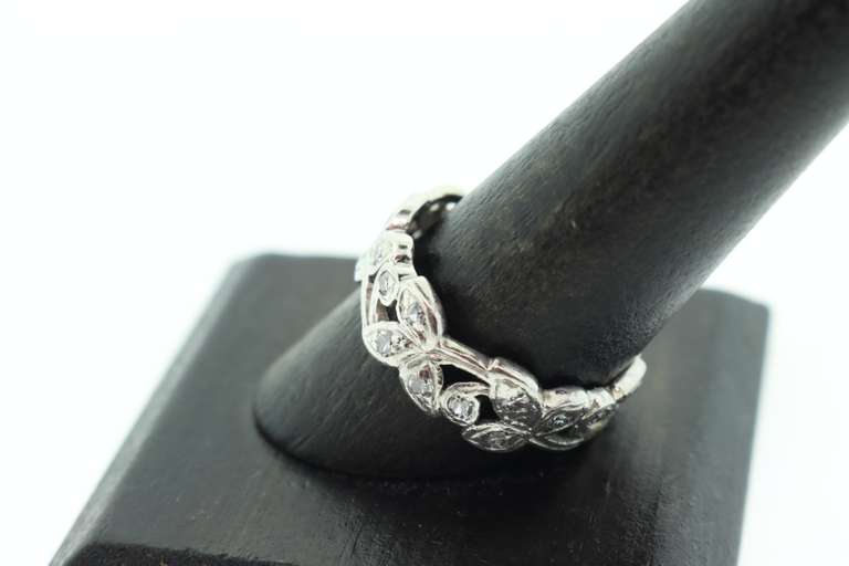18K WHITE GOLD LADIES DIAMOND BAND