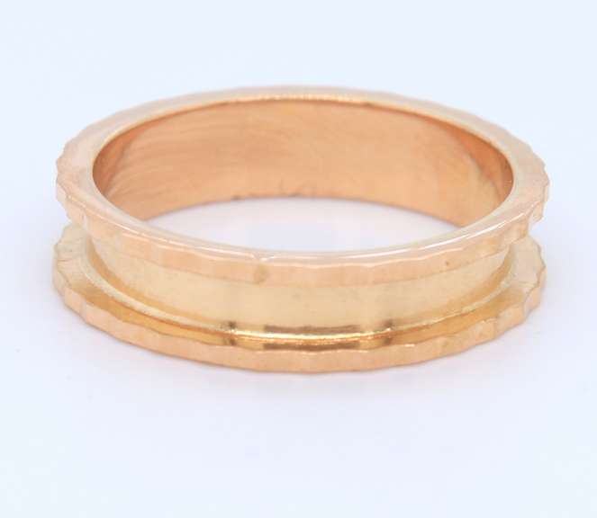 Beautiful 18kt Satin Finish Edge Band