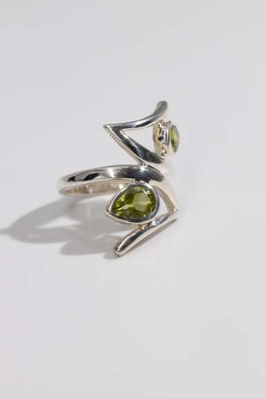 .925 Sterling Silver Ring w/ Peridot Natural Gem Stones Size 7