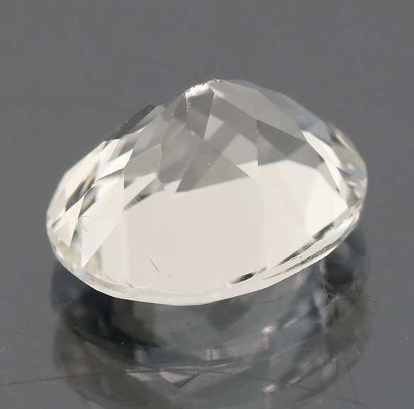 Superb 5.86ct diamond white Topaz