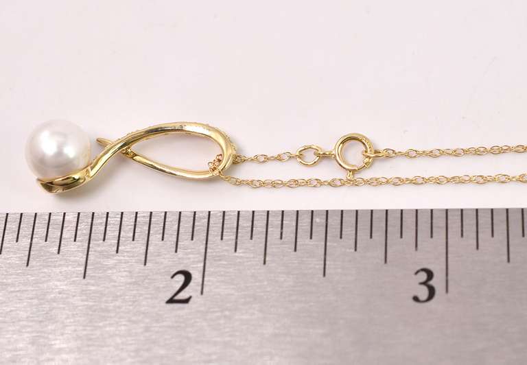 Stunning Pearl and Diamond Pendant Necklace in 14K Yellow Gold