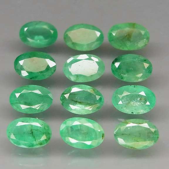 Vivid! Top green 5.31ct Colombian Emerald set