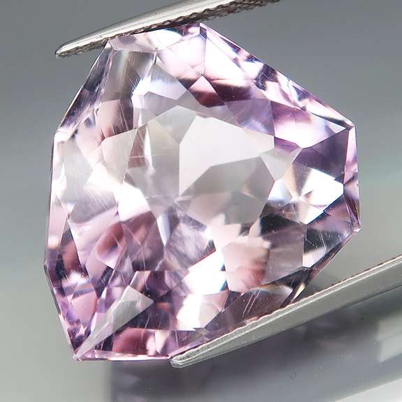 Elegant 29.92ct arrowhead cut untreated Amethyst