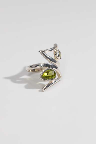 .925 Sterling Silver Peridot Natural Gem Stone Ring Size 9