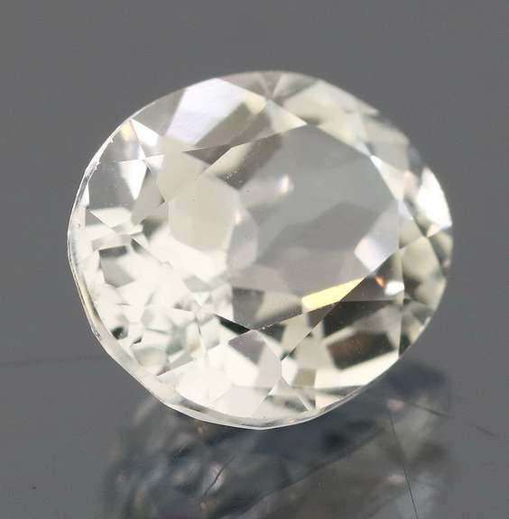 Dazzling 5.89ct diamond white Topaz