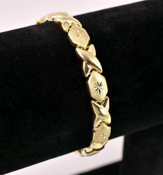 Beautiful XO Style Bracelet in 14K Yellow Gold