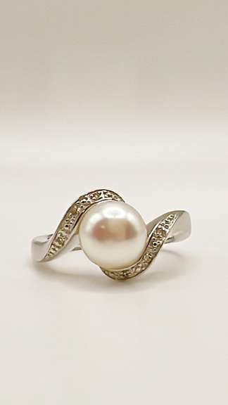 Fine Sterling Silver and Pearl Cocktail Ring