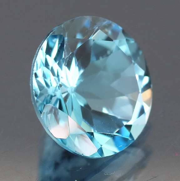 Glittering 6.67ct sky blue Topaz solitaire