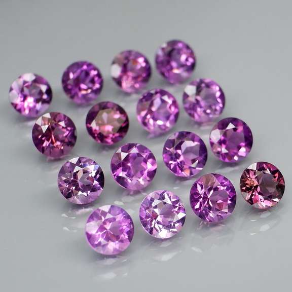 Glittering 7.12ct round cut Bolivian Amethyst set
