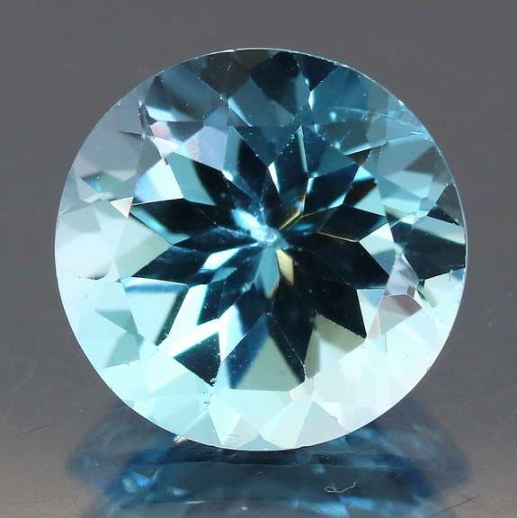 Glittering 6.67ct sky blue Topaz solitaire